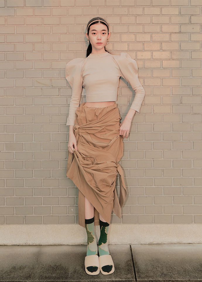 霧松雲湧不對稱設計中長襪